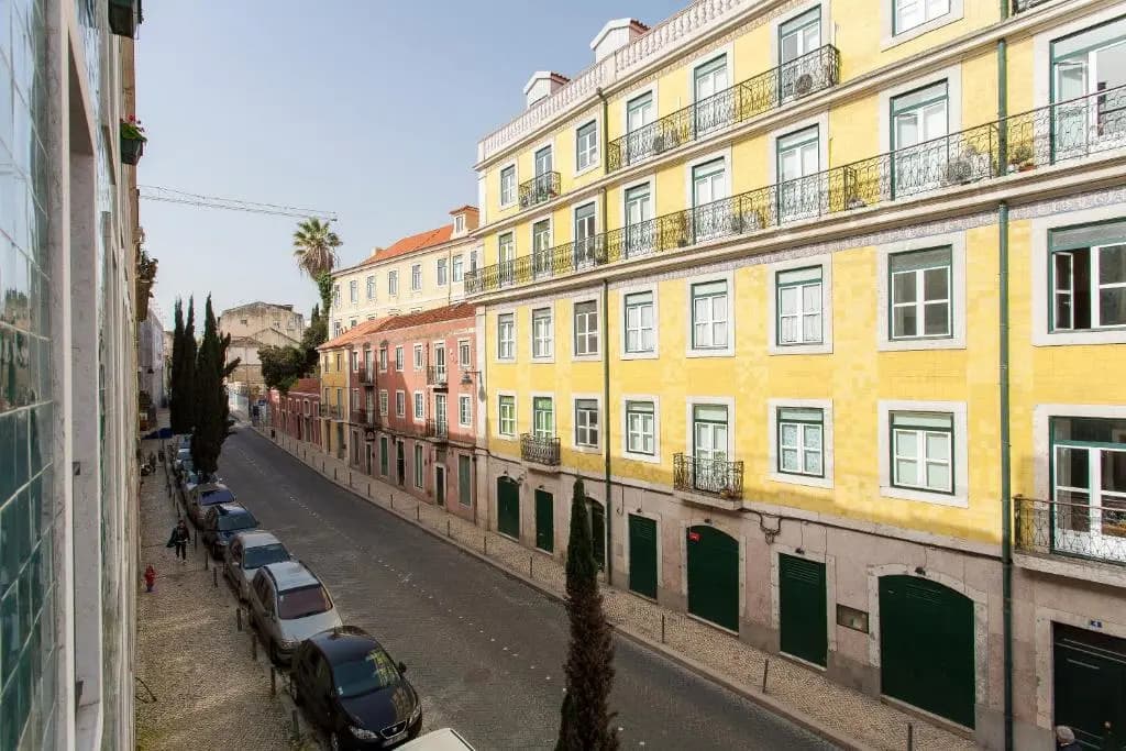 Charming 2-Bedroom Apartment in the City Centre - photo 5