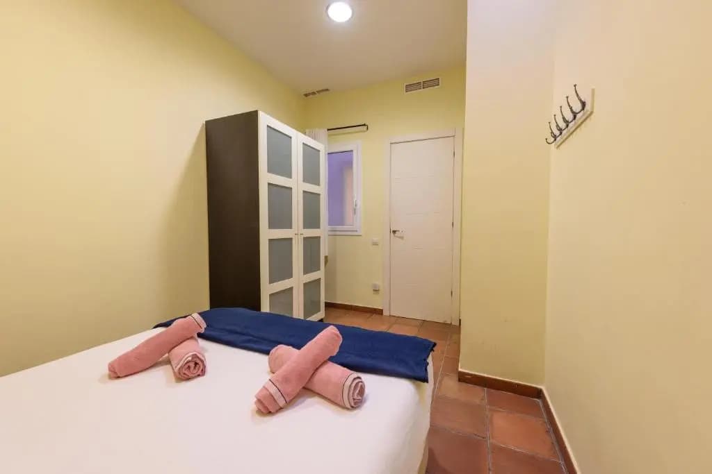 RamblasRentals Chic & Spacious Flat Pool Table 15M Ramblas - Parking - Wifi - photo 4