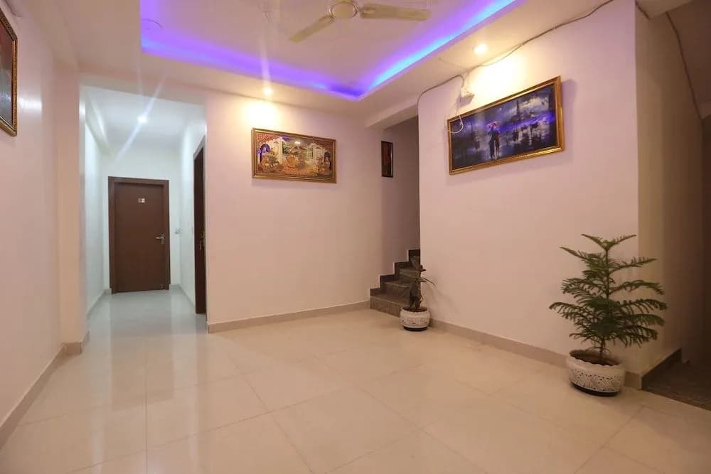 OYO 43923 Surbhi Residency - photo 11