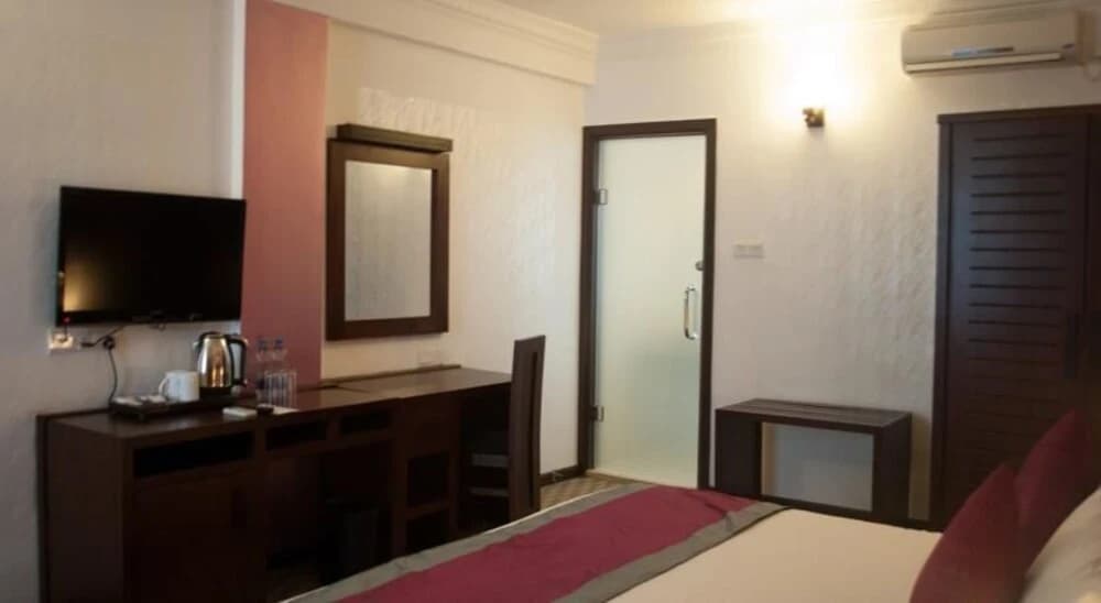 Ceylon City Hotel - photo 3