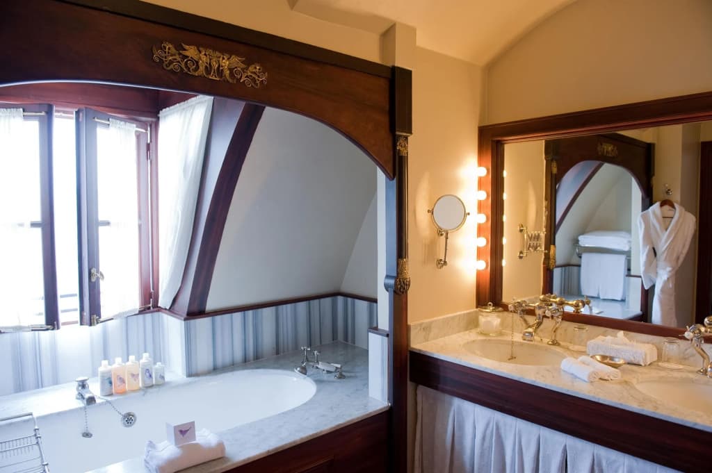 L'Hotel - photo 8