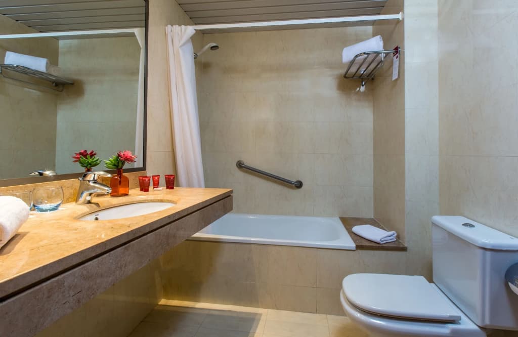 Leonardo Hotel Barcelona Gran Via - photo 9