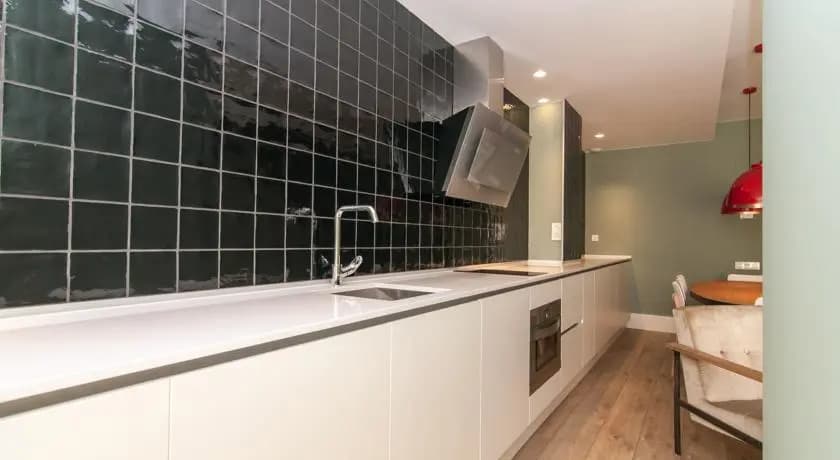 SF Apartments - photo 9