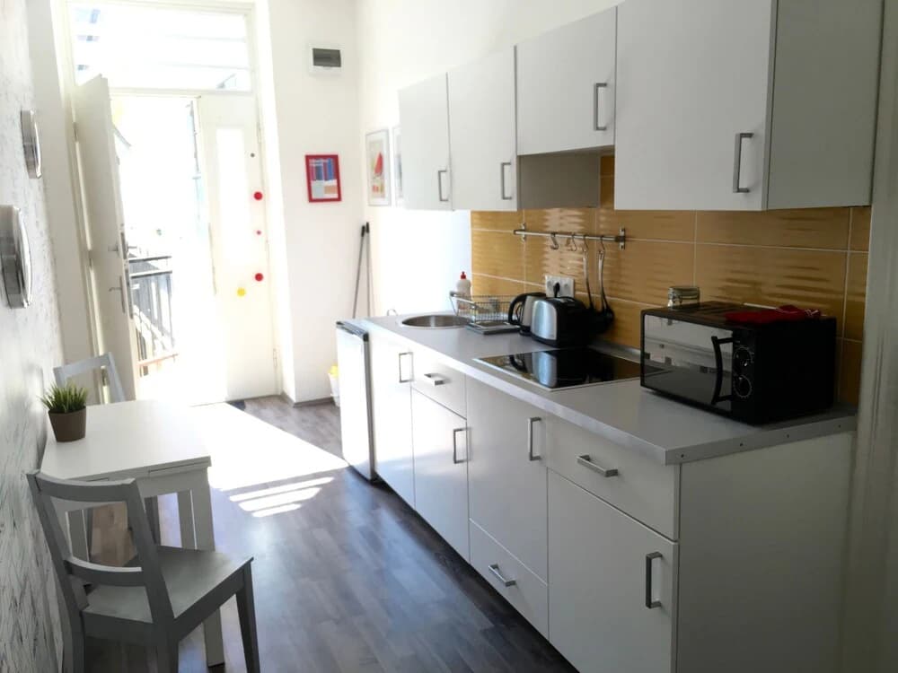 Hi5 Apartments - Ruin Bar District - photo 30