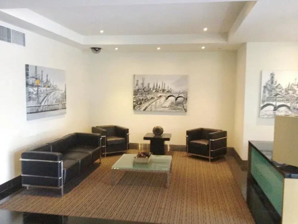 StayCentral - Cityside on Whiteman - photo 2