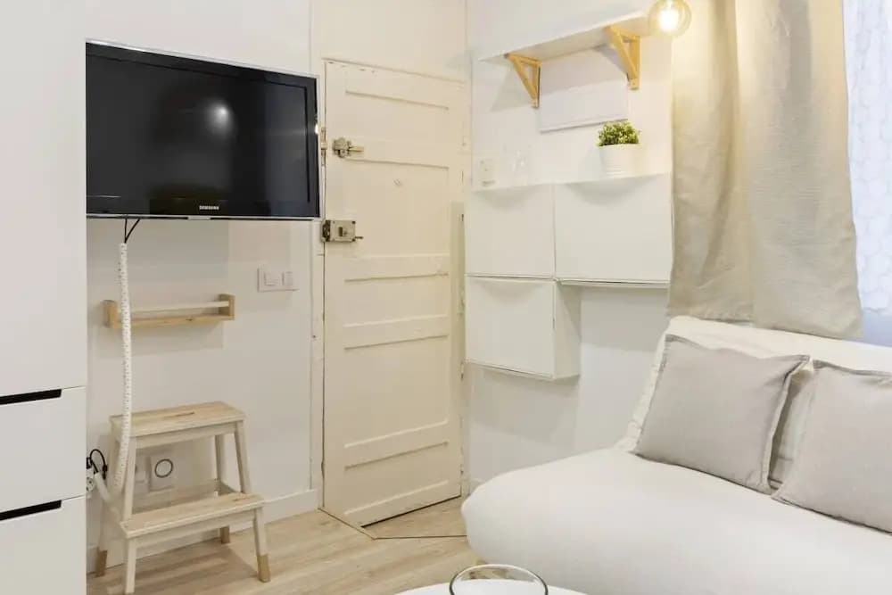 Space-saving Designer Apartment With One Bedroom in Chamberí, Madrid - photo 6