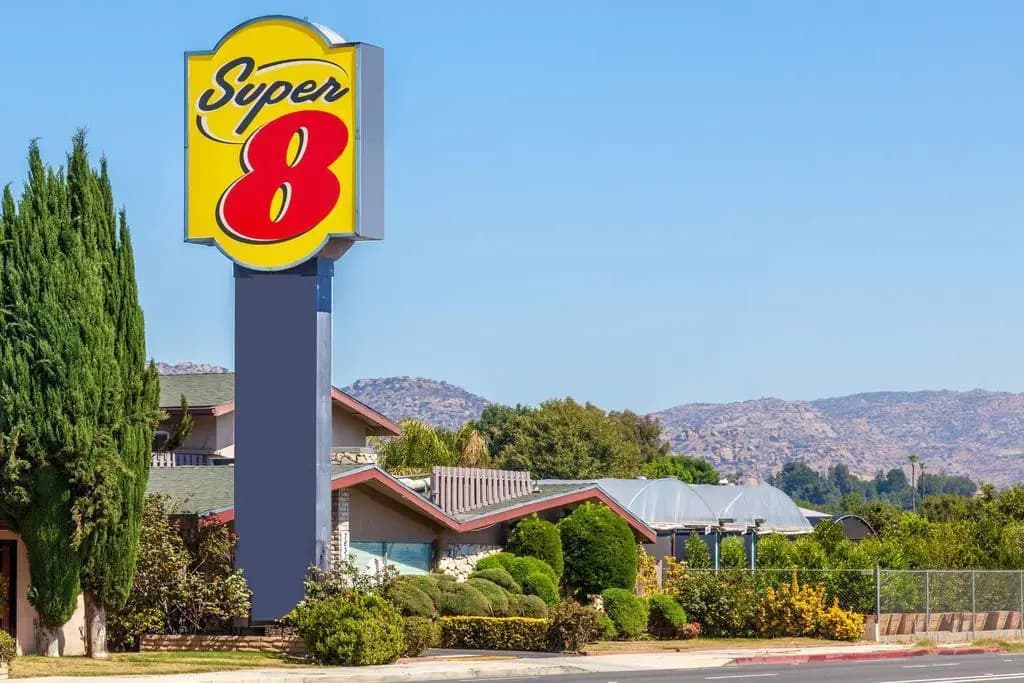 Super 8 by Wyndham Canoga Park - photo 13