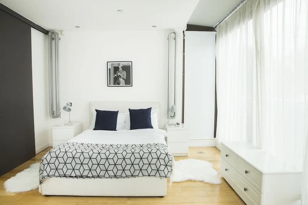 The Holborn Lights - Modern 3BDR Home with Rooftop Terrace & Garage - photo 5