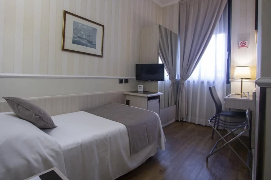 Hotel Flora - photo 6