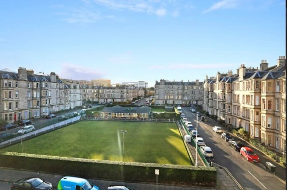 A Stunning Grand Apt near the Royal Botanic Garden - photo 9
