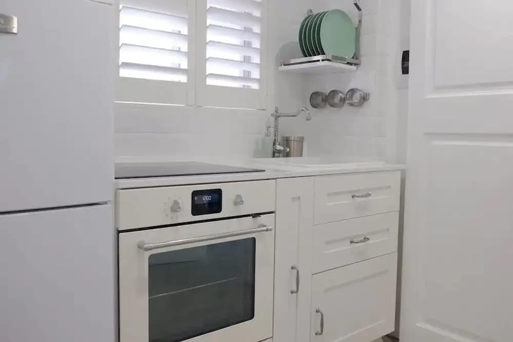 Freshly Renovated Apartment in the Heart of Bondi - photo 10