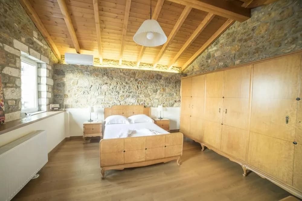 Stunning 2 bedroom house with amazing view - photo 3