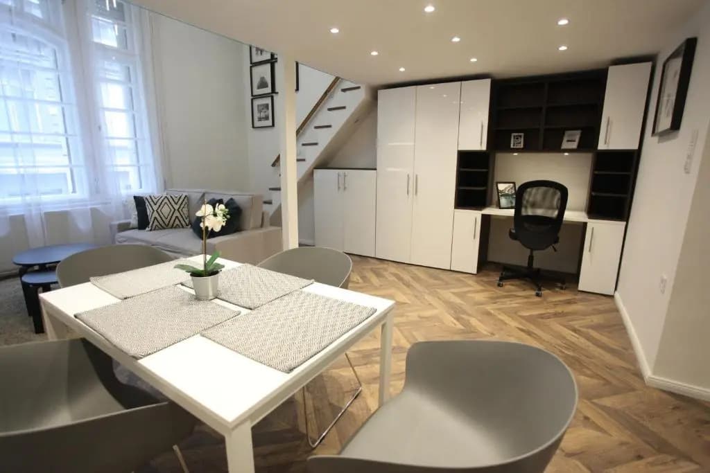 d.Five Riverside Suite - photo 8