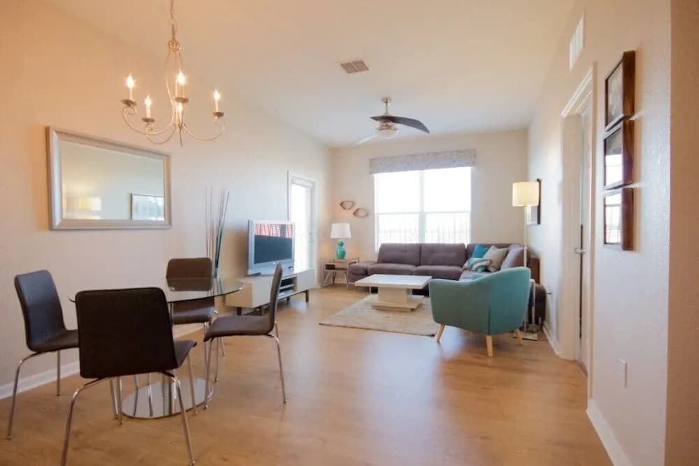 Executive Penthouse 3 Bedroom Condo by RedAwning - photo 8