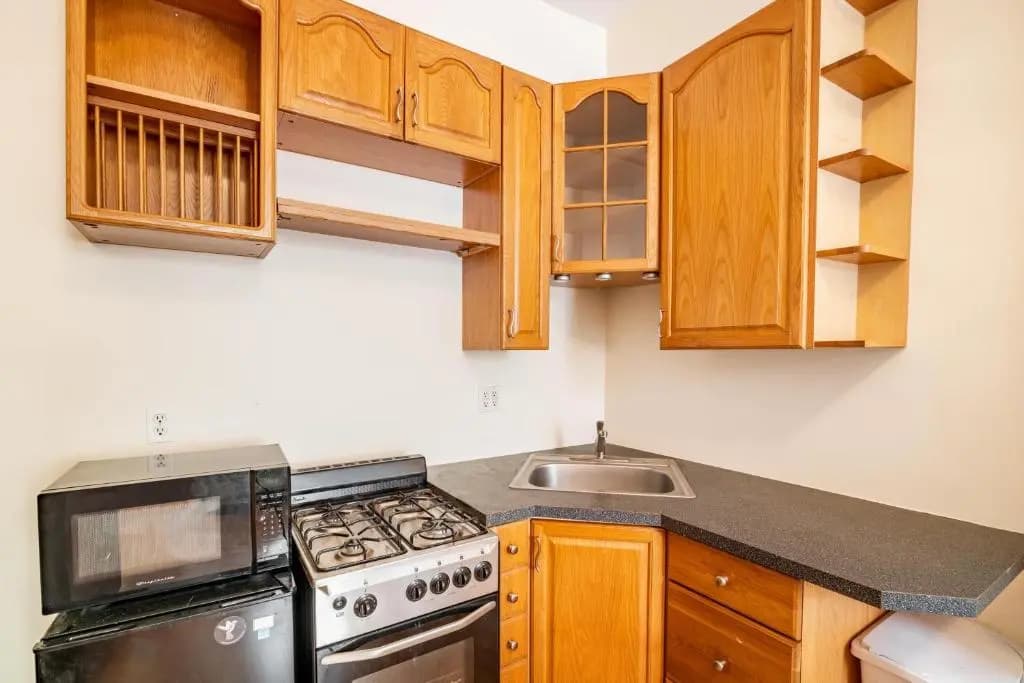 West 30th Street Guest House - photo 13
