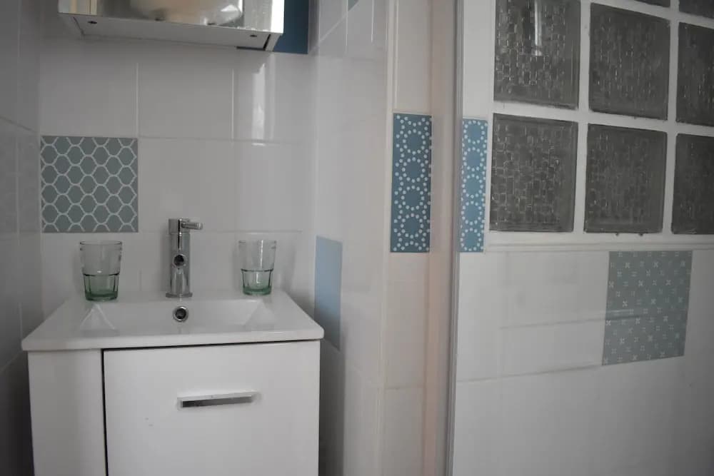 Spacious 1 Bedroom Apartment in Sacré Coeur - photo 10
