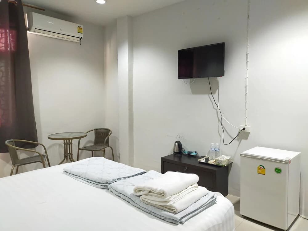 The Rooftop Residence Hostel - photo 26