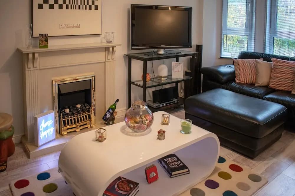Homely 2 Bedroom Flat in Bonnington - main photo