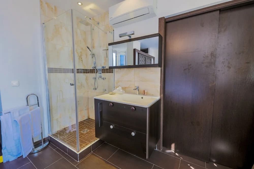 AU BEAU RIVAGE AP2049 by RIVIERA HOLIDAY HOMES - photo 2