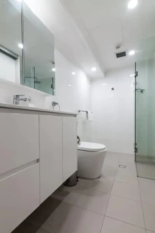 New Modern Apartment in Central Location - photo 9