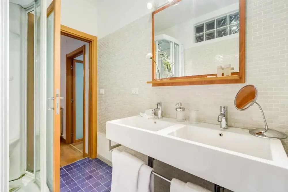 Extra Large Colorful Flat in Central Location! - photo 9