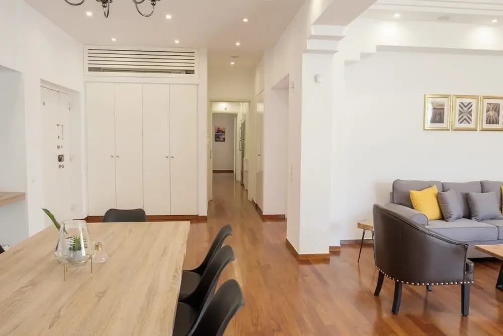 Spacious Modern 3BD Apartment - photo 10