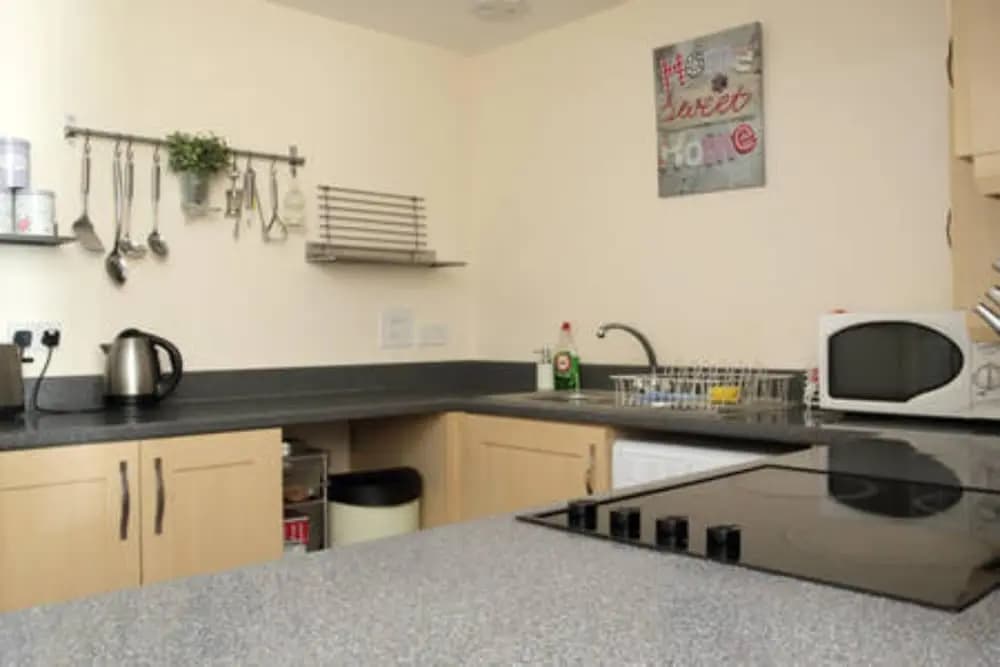 2 Bedroom Flat In Bonnington - main photo