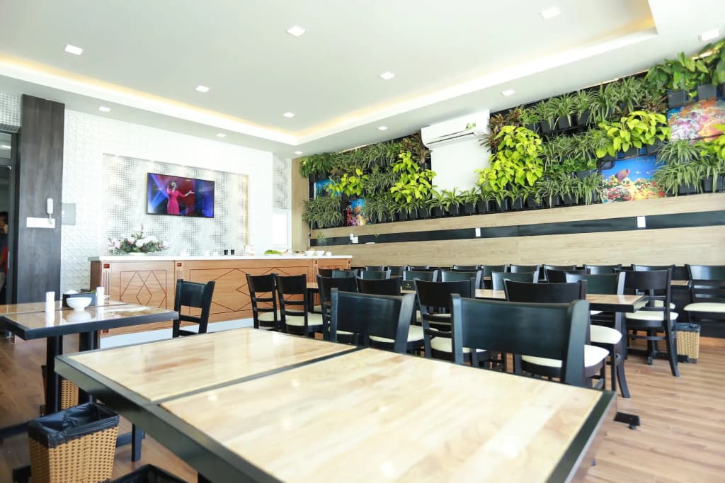 Vivian Hotel Saigon Airport - photo 14