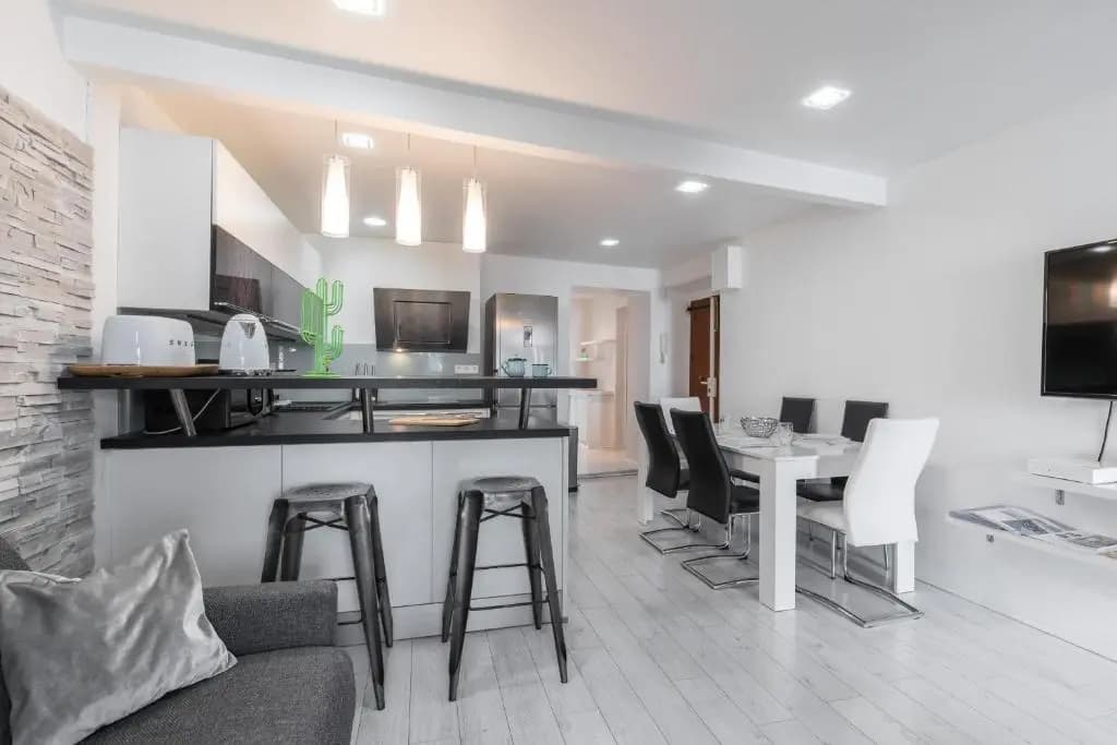 Amazing 3 Bdrs And Garden Place du Pin Parking ! - photo 4