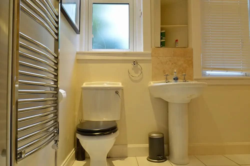 Spacious Leith Flat - photo 6