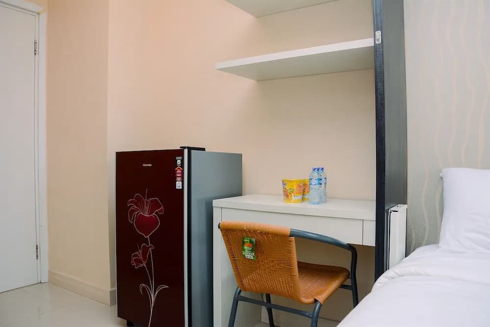 Comfy Studio Green Pramuka Apartment with City View - photo 4