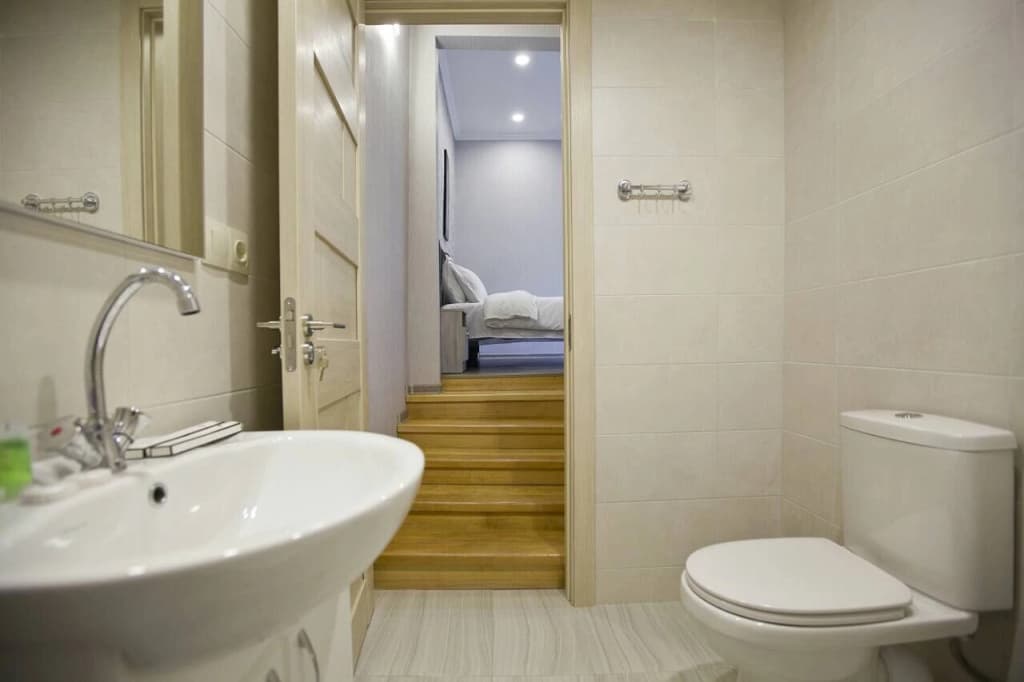 Metekhi Corner Apartments - photo 14
