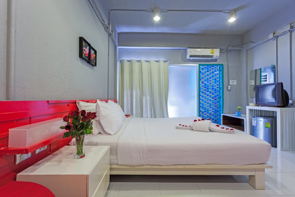 The Oddy Hip Hotel - photo 13