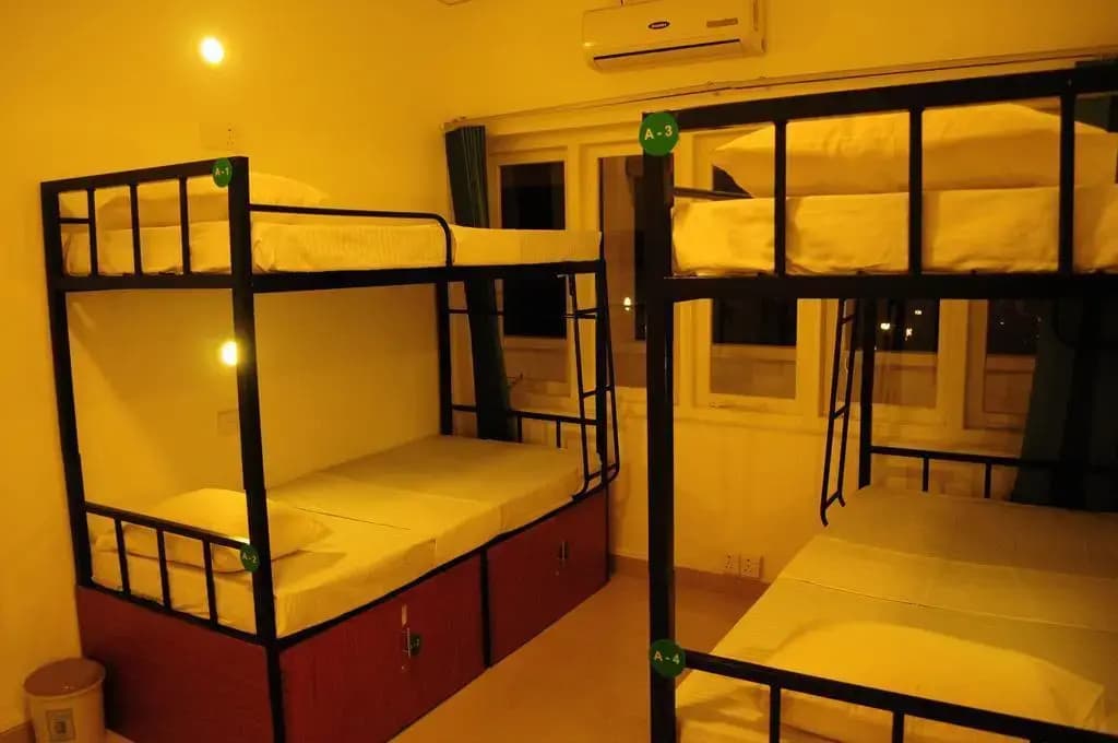 Hostel Republic at Galle Face - photo 3