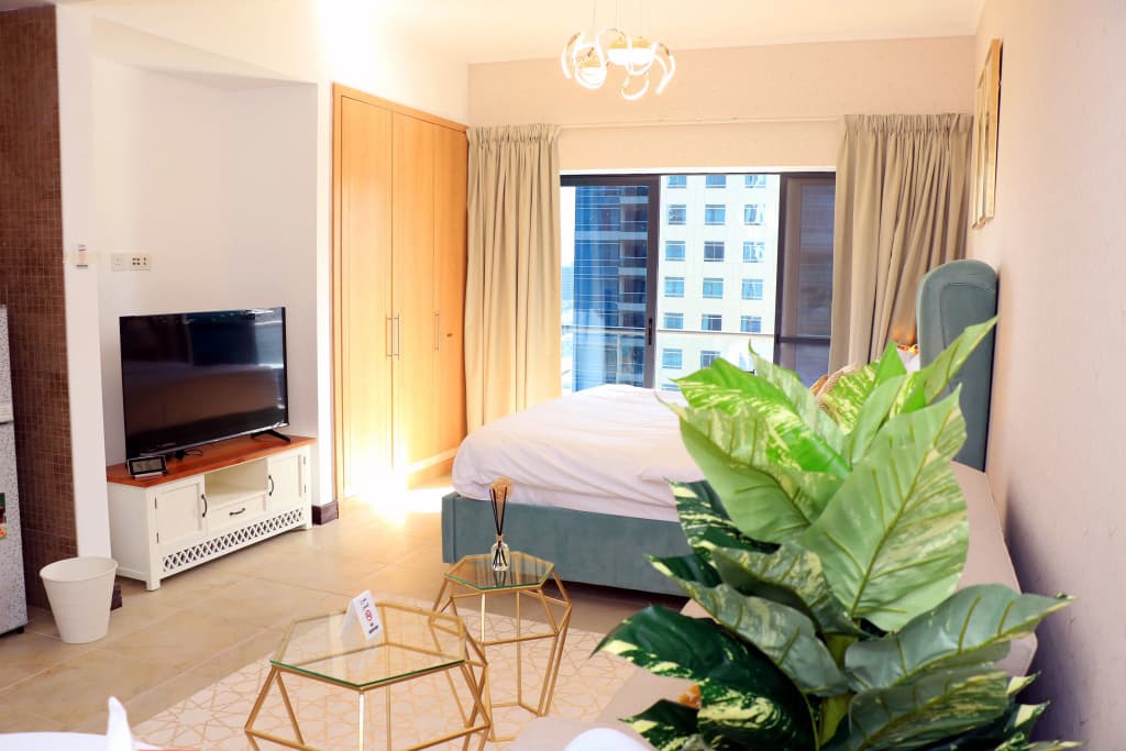 Cosmos Living - Goldcrest Views1 Apartments - photo 4
