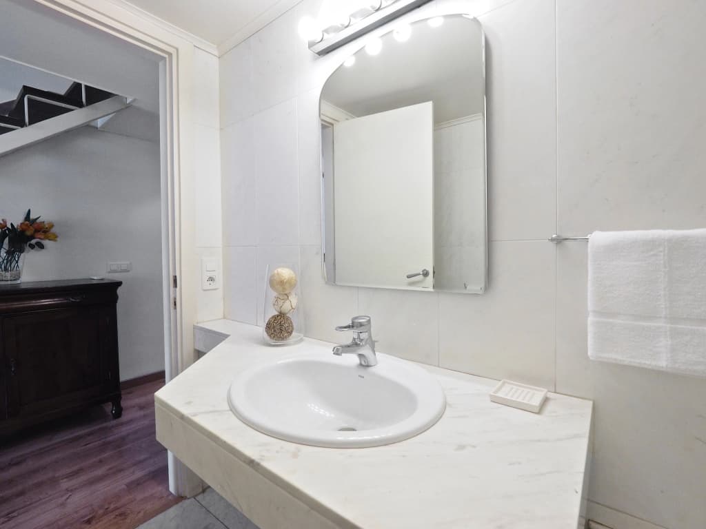Suites 4Days Paseo de Gracia Design Apartments - photo 7