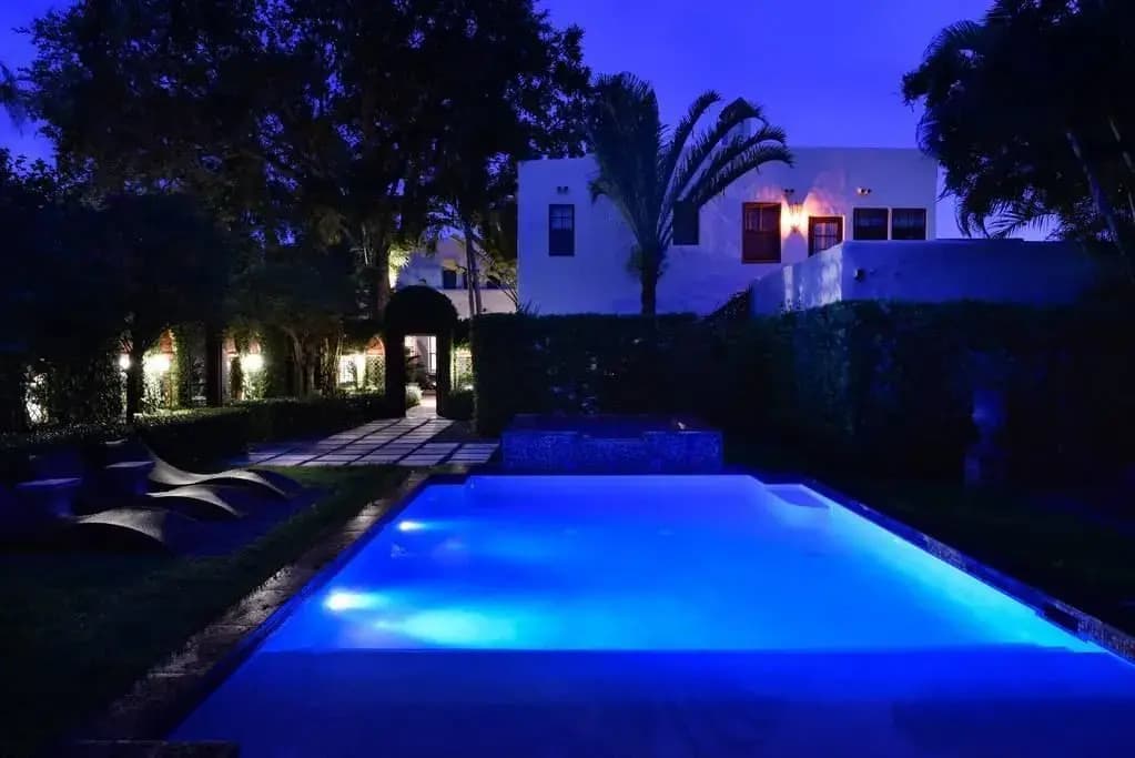 Historic Gated 6BD/4.5BA Villa W/Pool In Coconut Grove - Sleeps 12 - R - photo 2