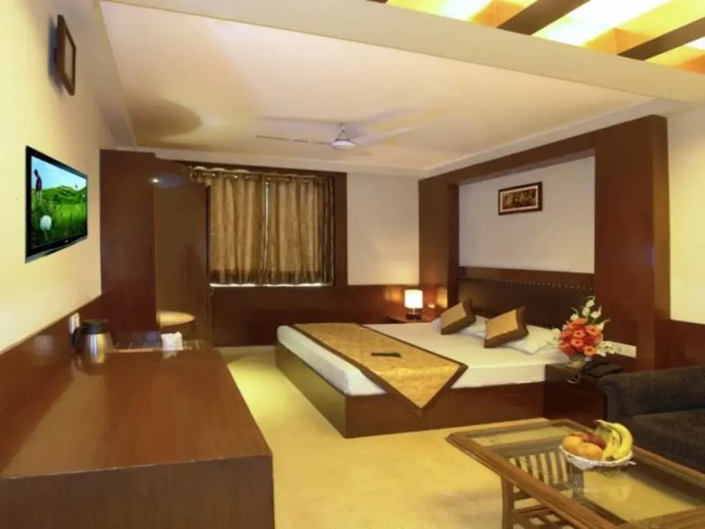 Hotel Apra Deluxe - photo 2