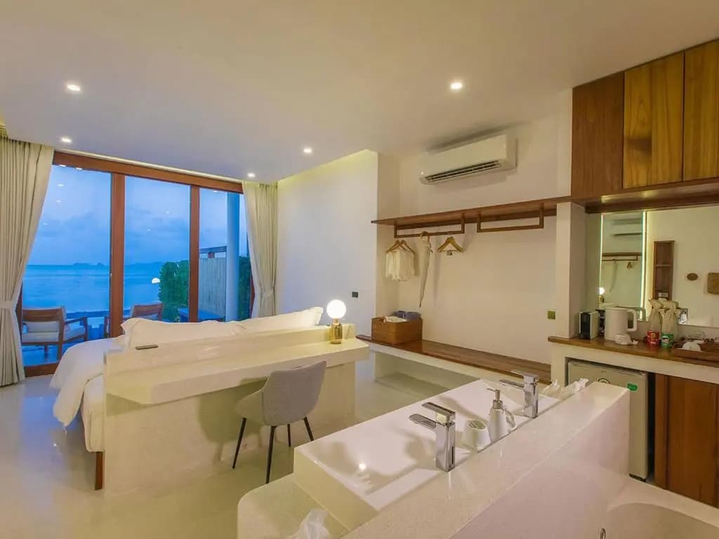 White Whale Beachfront Pool Villa - photo 8