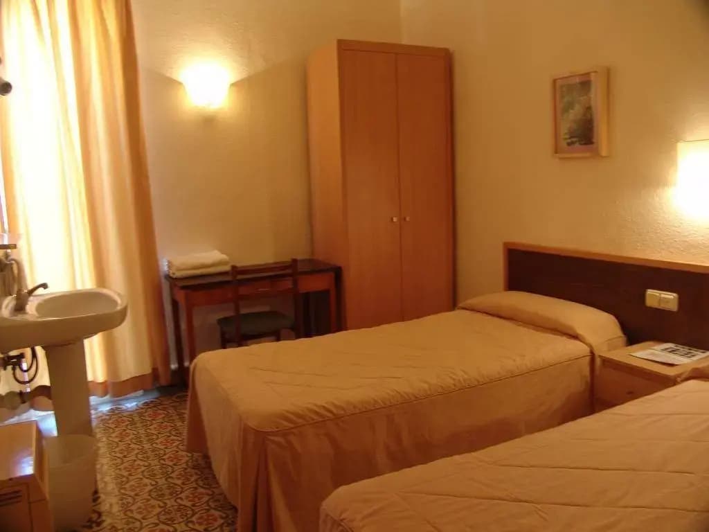 Hostal Campi - photo 3