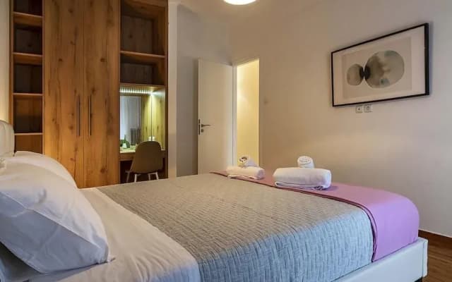 Elegant, spacious & minimalist aptm w/balcony - photo 4