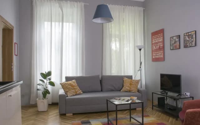 Curry Apartments - photo 5