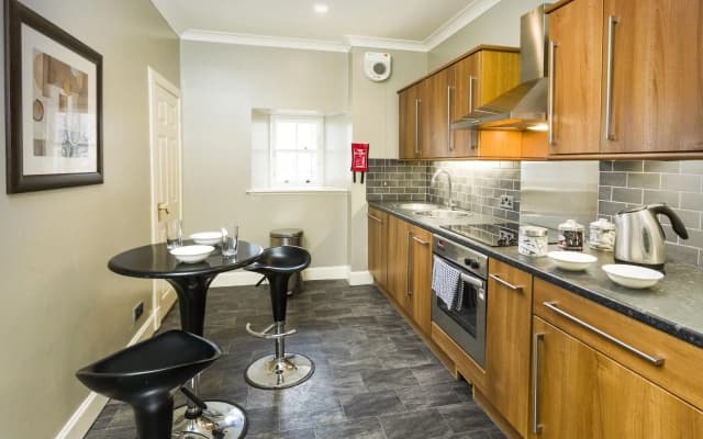 Nicolson Apartments - photo 2
