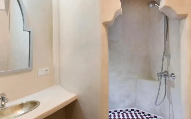 The Central House Marrakech Medina - Hostel - photo 4