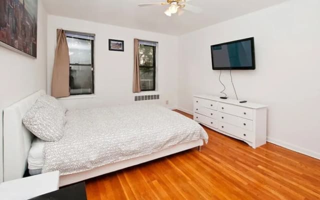 Renovated 2 BR on Upper East Side - photo 4