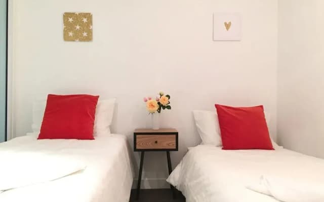 Sunshine Suites Apartment On Collins - photo 5