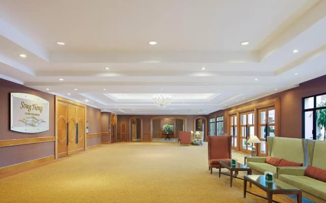 Sheraton Hanoi Hotel - photo 2