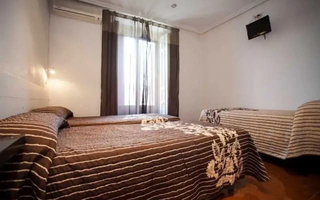 Hostal Santa Barbara - photo 4