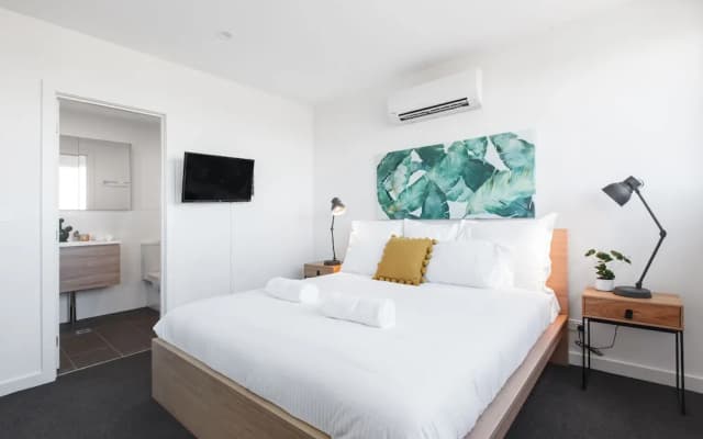 Spacious Urban Oasis in Central Location - photo 5