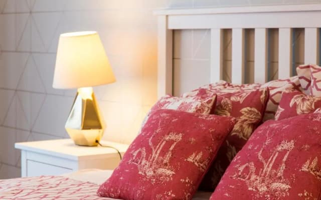 Charming 2-Bedroom Apartment in the City Centre - photo 3